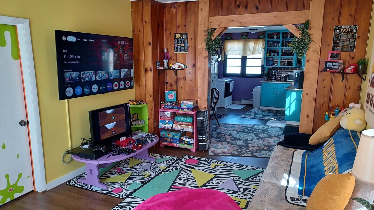Manistee House | The Retro Retreat! A 90s inspired guest house w something 4 evry1! Pet-Friendly!