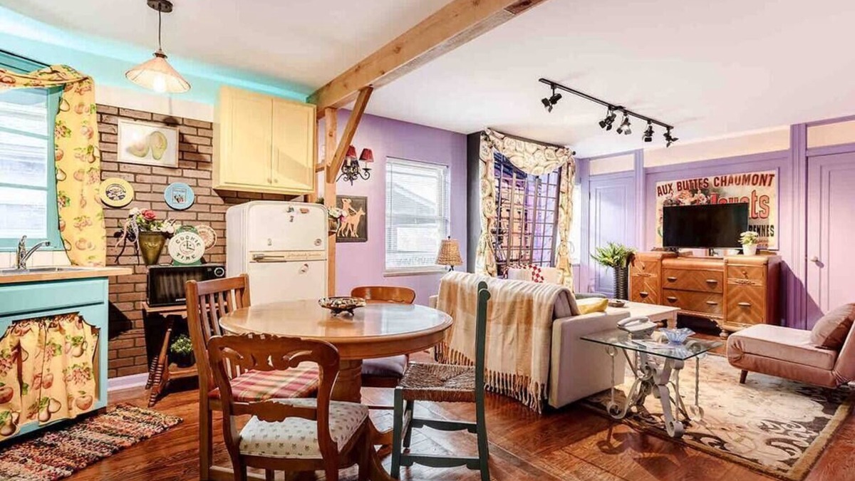 Roselawn Finance House | The Retro Retreats: Entire Building