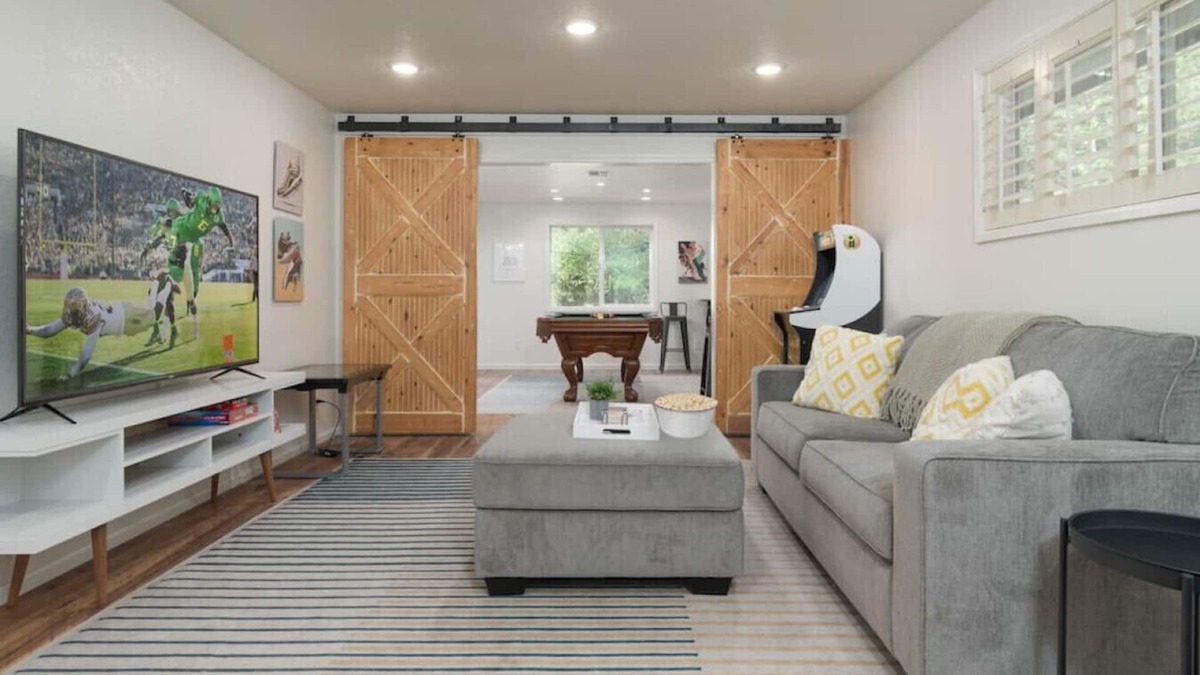 Harlow House | The Reunion Game House: 10 min walk to Autzen
