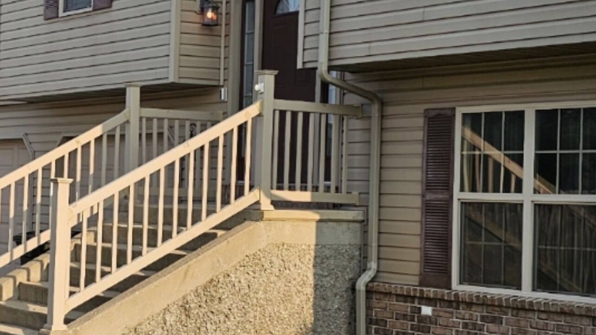 Waynesville House | The Revelation House! A family-sized, quiet home close to Fort Leonard Wood!