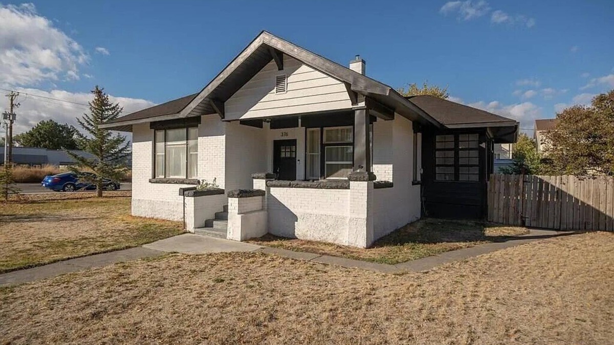 Rexburg House | The Rexburg Cottage - a newly remodeled 1940s home with a modern farmhouse feel!