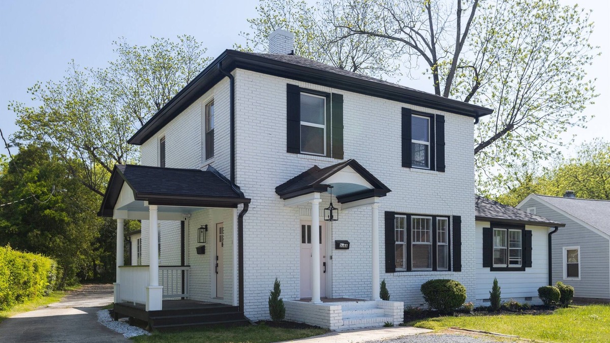 Rock Hill House | The RH Collection | King Beds | Sleeps 14