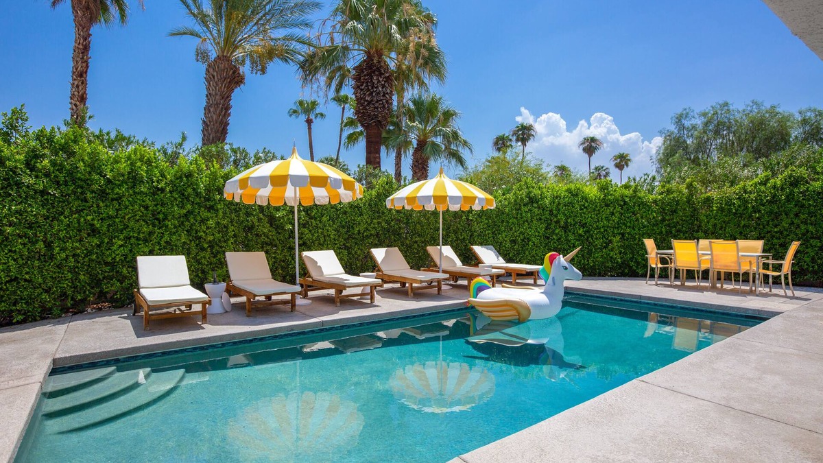 El Mirador House | The Ricardo! Mid-century villa + saltwater pool + 5 minutes from downtown PS