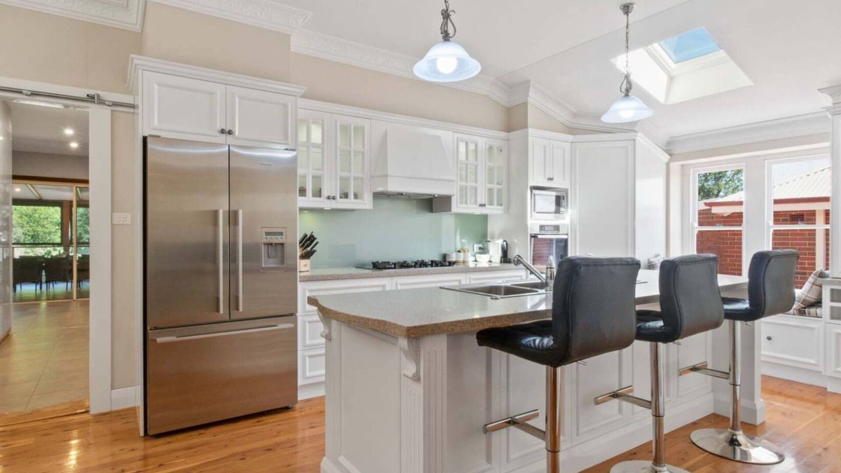 Turvey Park House | The Richardson - Spacious Entertaining, Sleeps 8
