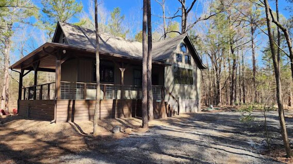 Whitesboro Cabin | The Rideout-5 min from the trails