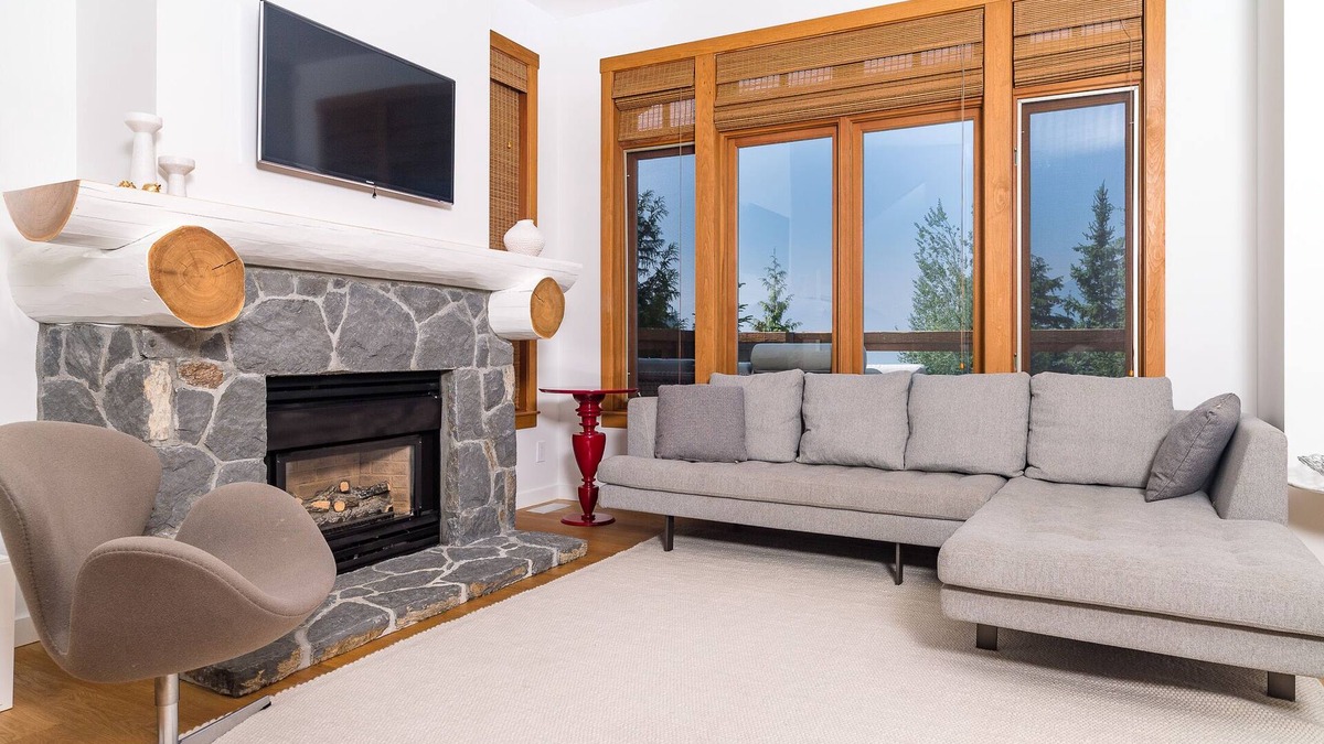 Nordic Estates Ski Chalet | THE RIDGE 21 | 3 Bed/3 Bath Luxury Townhouse |Ski-In/Out |Hot Tub | Parking Incl