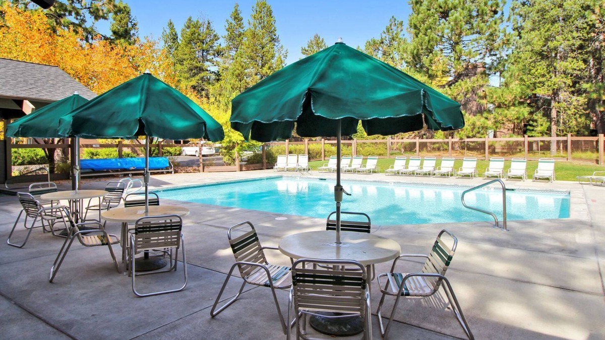 Sunriver Condo | The Ridge at Sunriver - Condo #14 - Access provided to onsite seasonal swimming pool & tennis facilities, year-round hot tub plus 4 bikes