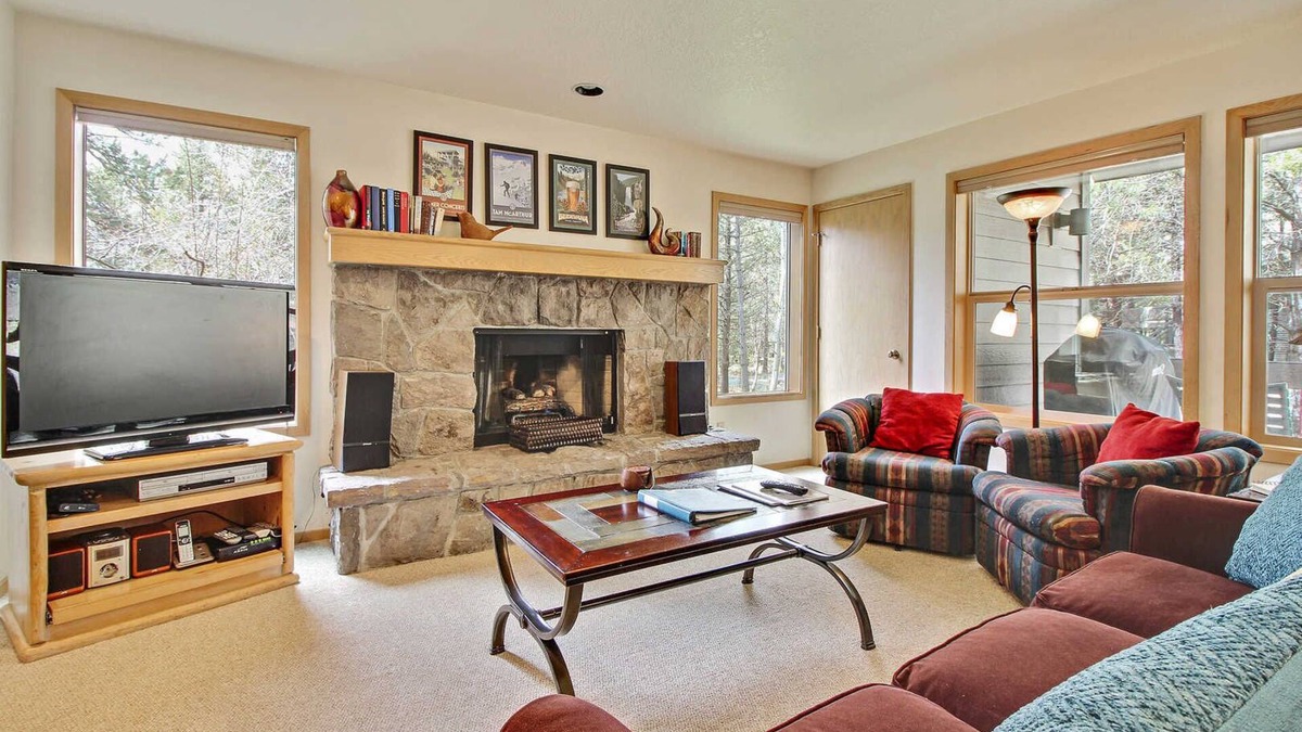Sunriver Condo | The Ridge at Sunriver - Condo #19 - Access provided to onsite seasonal swimming pool & tennis facilities, year-round hot tub plus 4 bikes