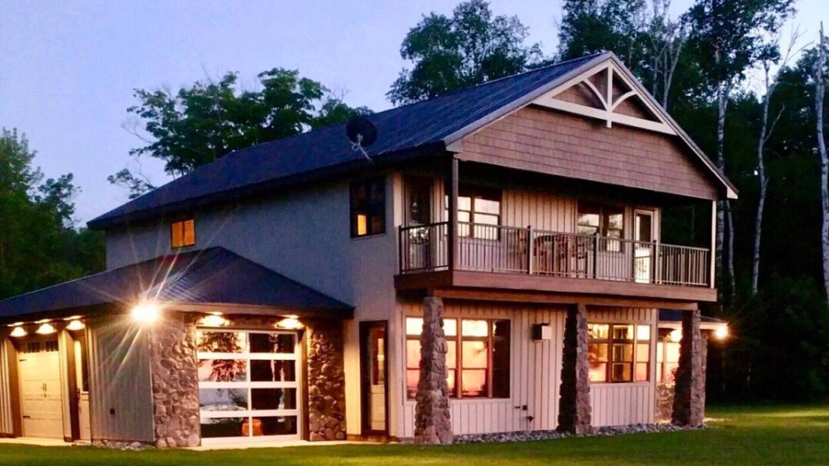 Grand Marais House | The Ridge ! New Home, Amazing View, Perfect Location! With Room For Everyone !nn