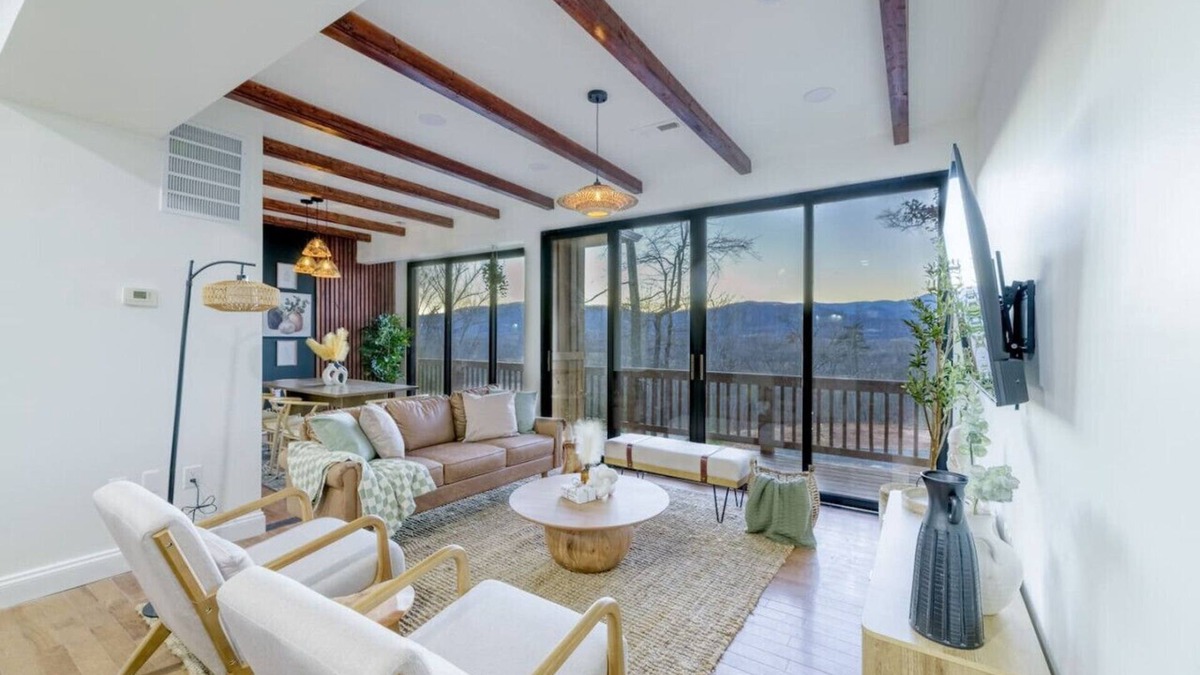 Haywood Apartment | The Ridgetop Hideaway