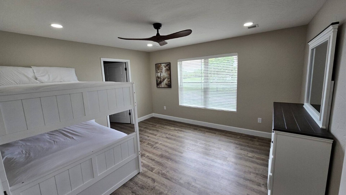 Ava Apartment | The Ridgeview Suite @ White Oak