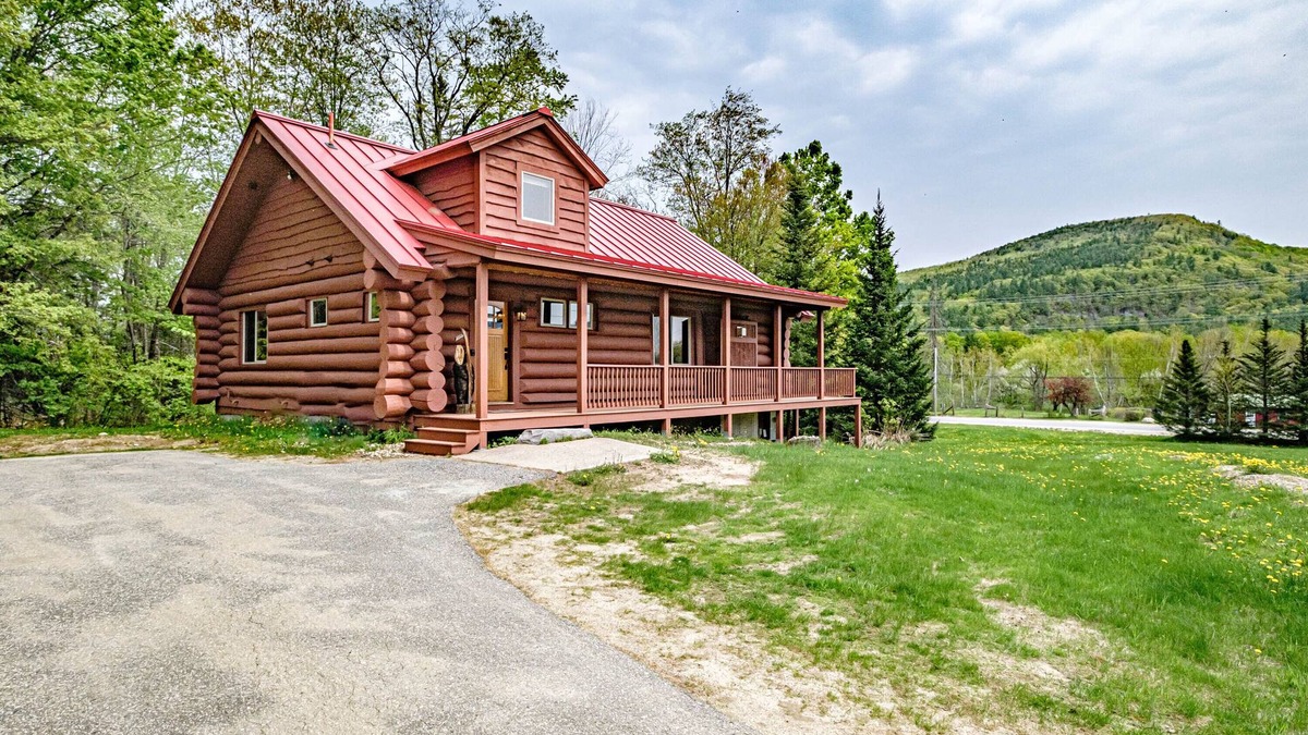 Sunday River Area Cabin | The Right Stuff Rental - Custom log home nestled in the trees! Minutes to Sunday River!