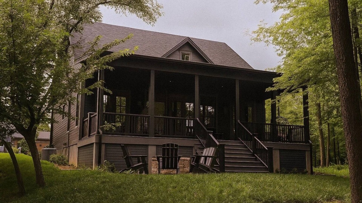 Wheatland Cottage | The Rip at Selah- Unique Bunkhouse Style Retreat - Close to OU Campus