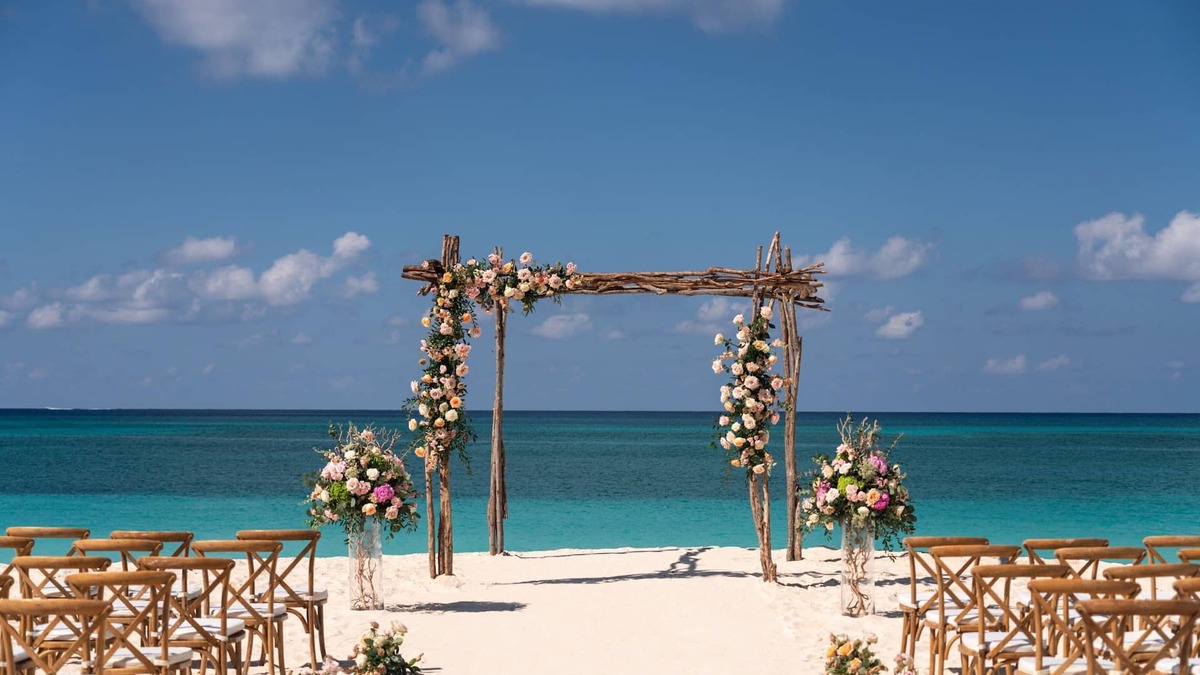 Seven Mile Beach Resort | The Ritz-Carlton, Grand Cayman