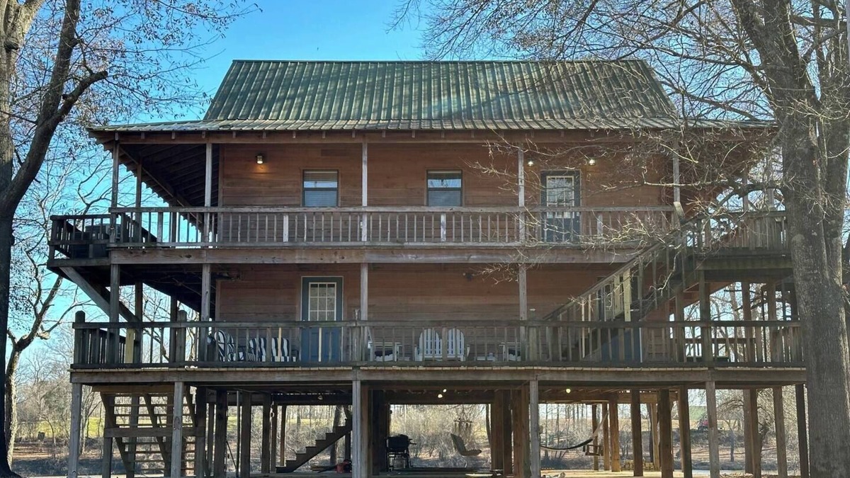 Fairbanks House | The River House - Plus LockOut Floor for 12 Guests