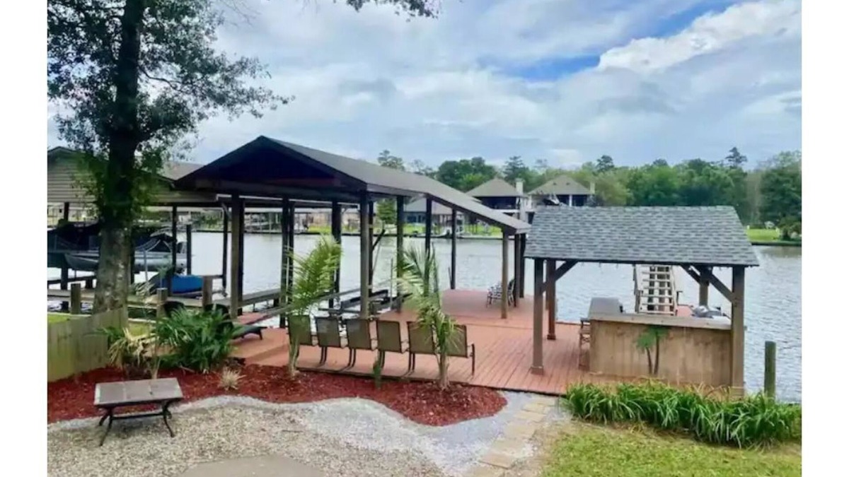 Maurepas House | The River House "Vacation like a Cajun!"