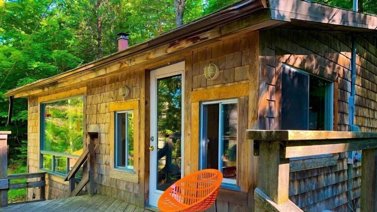 Les Collines-de-l'Outaouais Regional County Municipality Cottage | The River Island Hideaway near Wakefield, Quebec