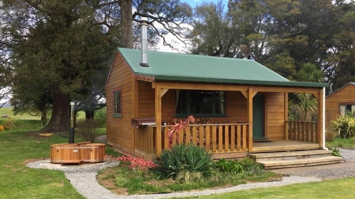 Ohakune Ski Chalet | The River Lodge - Chalet 2 with River View