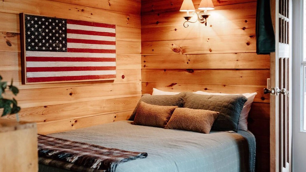 Lincoln Cabin | THE RIVER OTTER PARADISE GETAWAY at the PEMICABINS