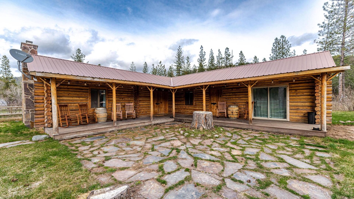 Superior House | The River Runs Through It Ranch