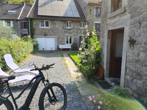 Comblain-au-Pont House | The River's Stones
