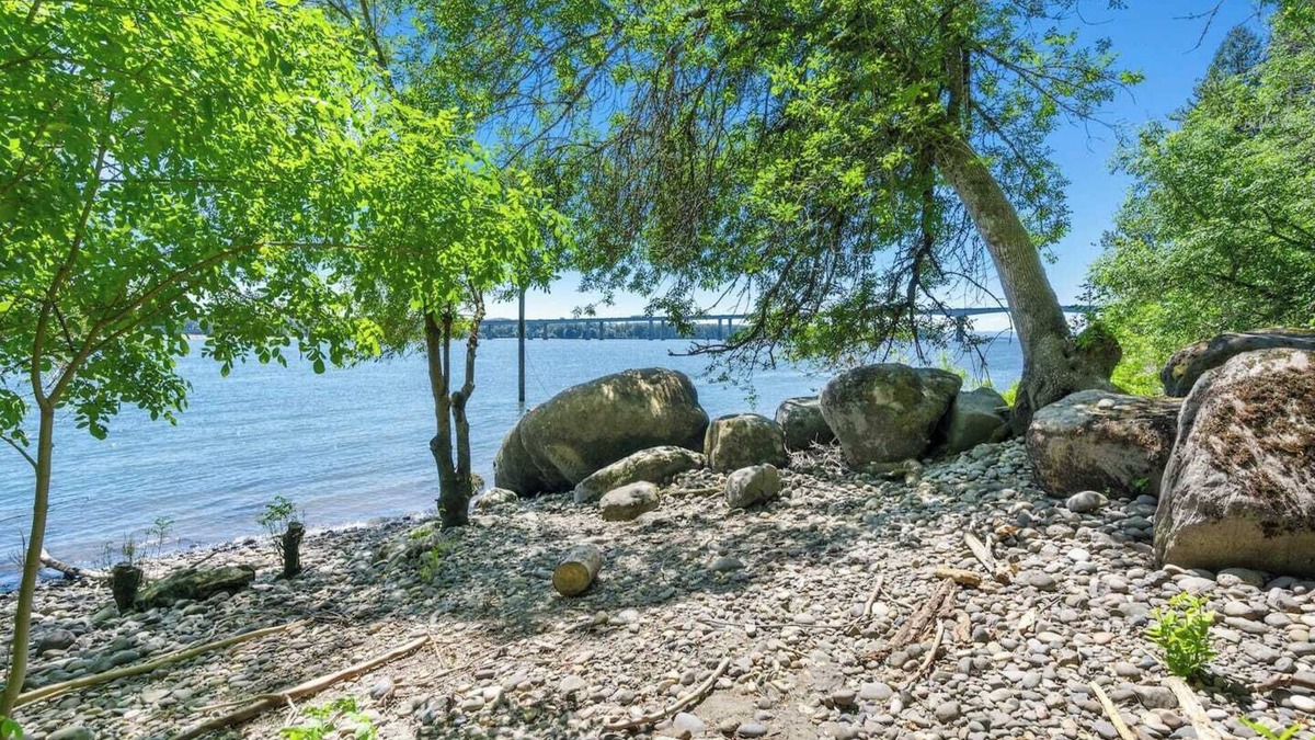 Old Evergreen Highway House | The Riverfront Retreat-Woods Landing