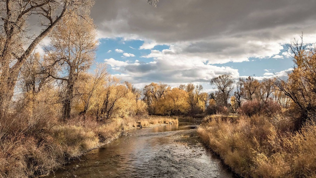 Bozeman House | The Riverhouse on the East Gallatin