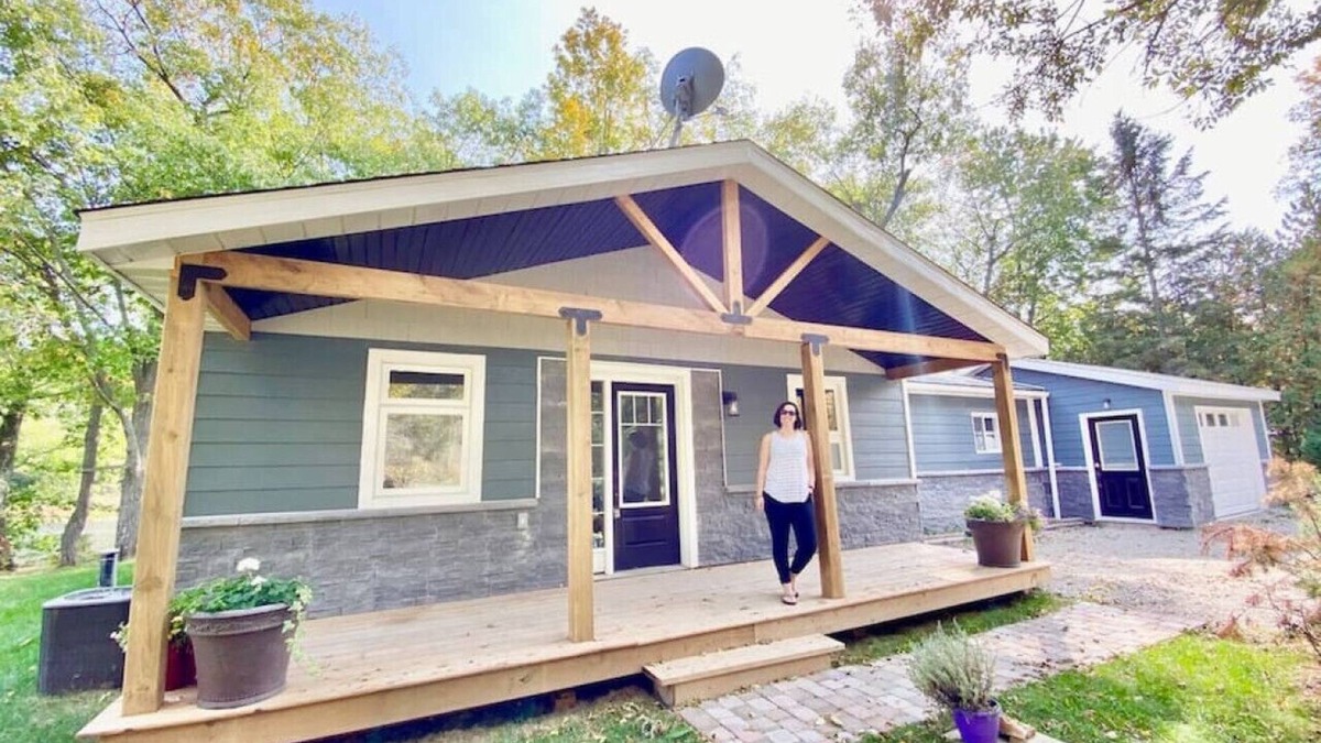 Leeds and the Thousand Islands Cottage | The Riverside Retreat | Beach, Kayaks, Fire Pit