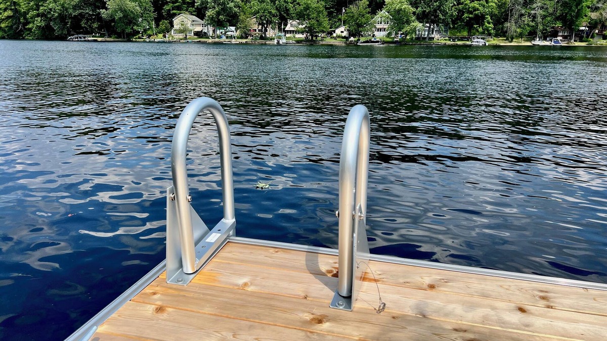 Day Cottage | The Riverside- Waterfront & Boat Dock Space
