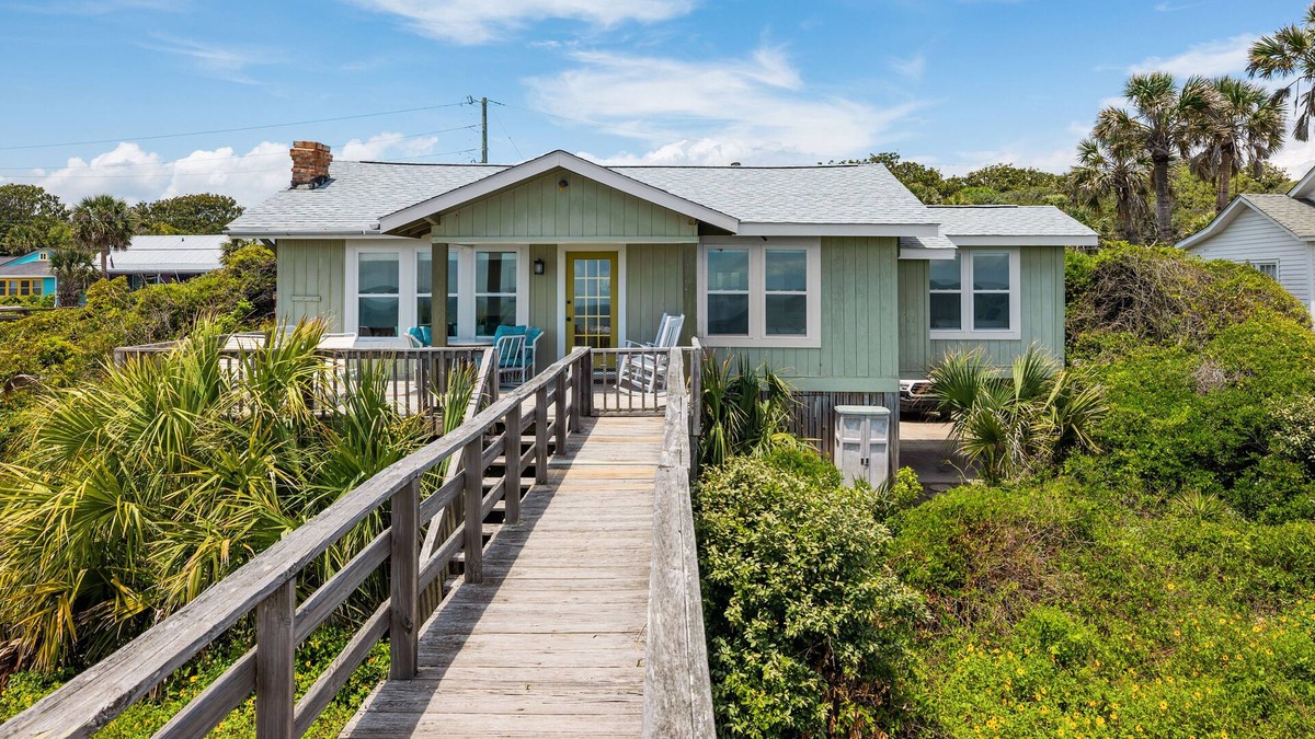 Folly Beach House | The Road Ends Here! Folly Beach/3 Bedroom/2 Full Baths/Sleeps 6/Pets Considered
