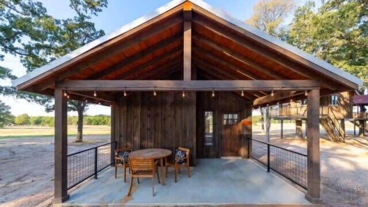 Elm Mott Ski Chalet | The Roadrunner Cabin 15MIN to Magnolia & Baylor