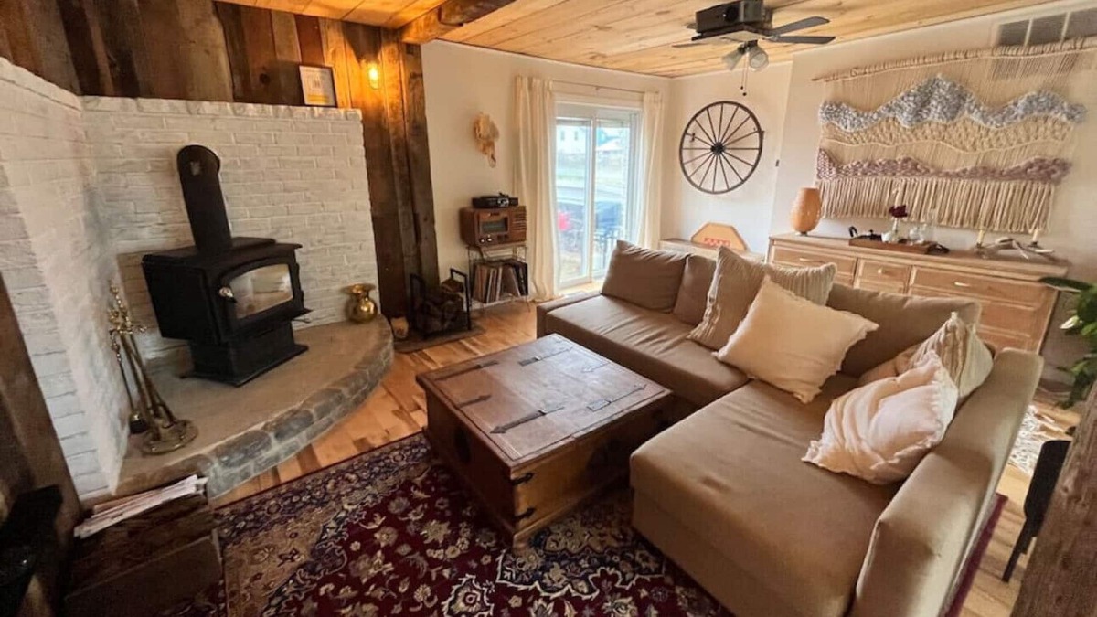 Consecon House | The Robin House · The Robin House: Your Rustic/Modern Home & Spa