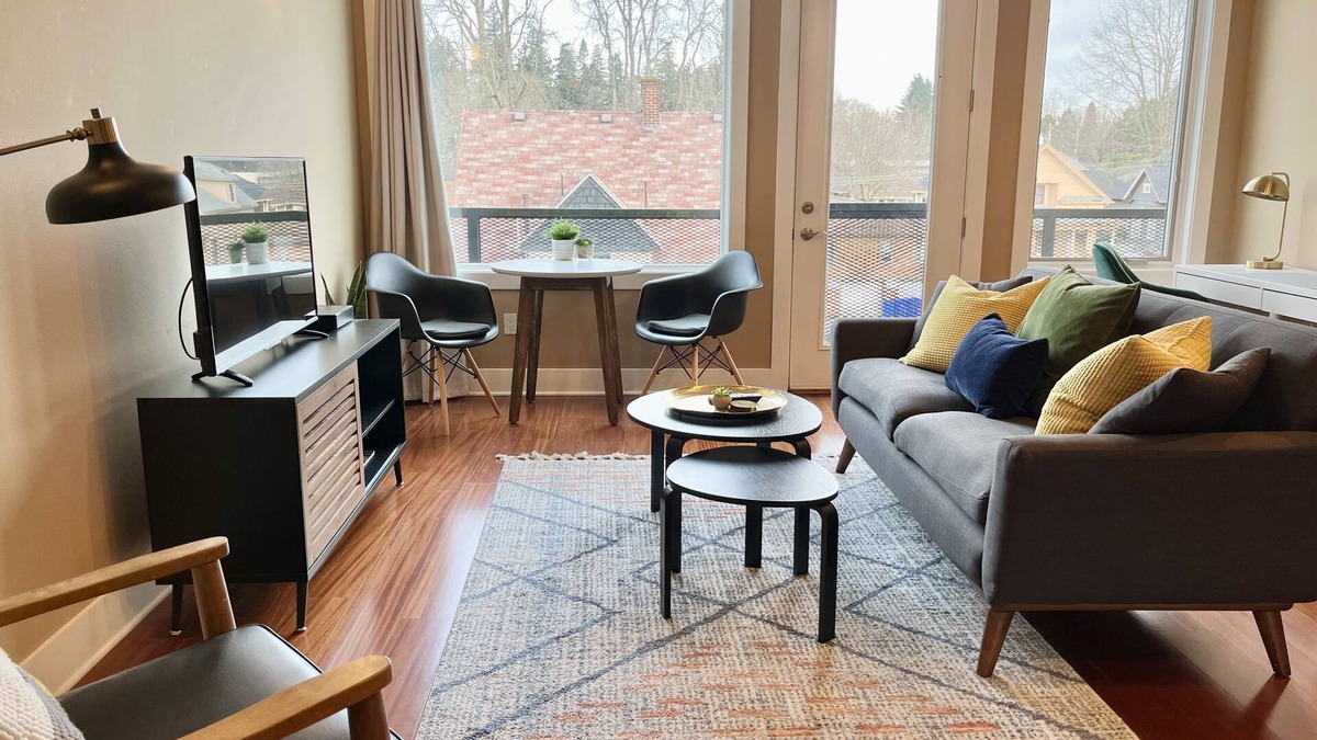 Sunnyside Condo | The Robin's Nest - Modern SE Portland Belmont Condo w/Garage Parking - monthly