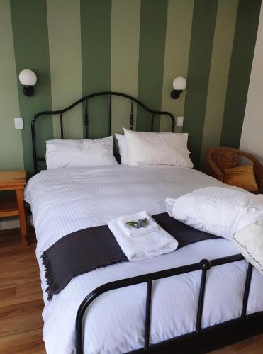 Drouin West Hotel | The Robinhood Inn - Drouin