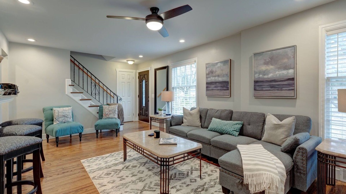 Rochester House | The Roc-House Airport Home Office Gaming Center