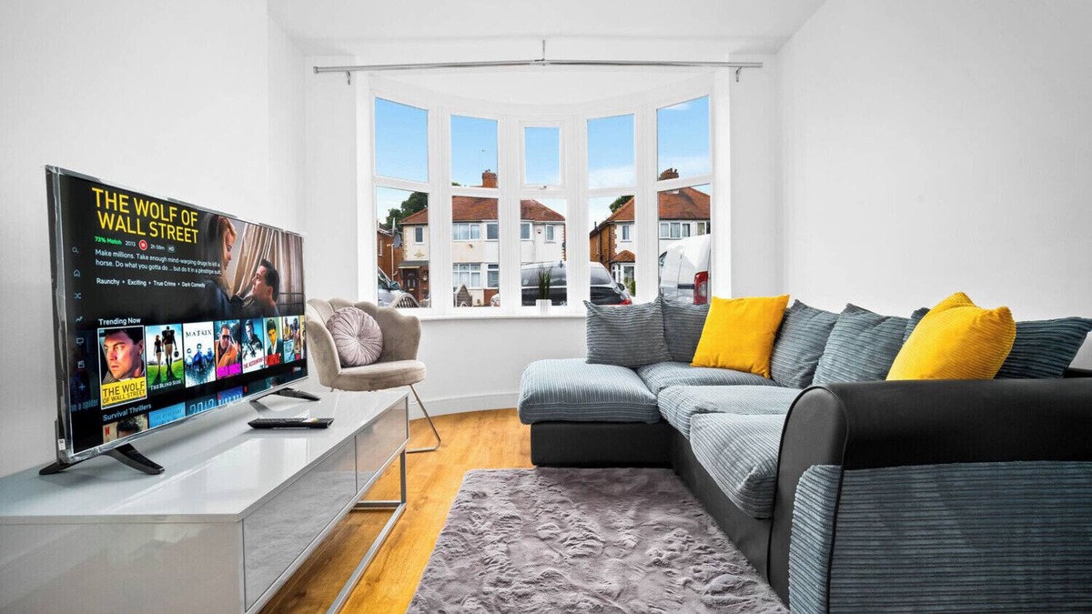 Olton House | "The Rock" Elegant 4 Bedroom House, perfect for families close to NEC & BHX