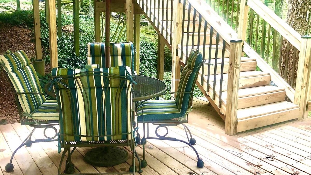 Goreville House | "The Rock" Lake House