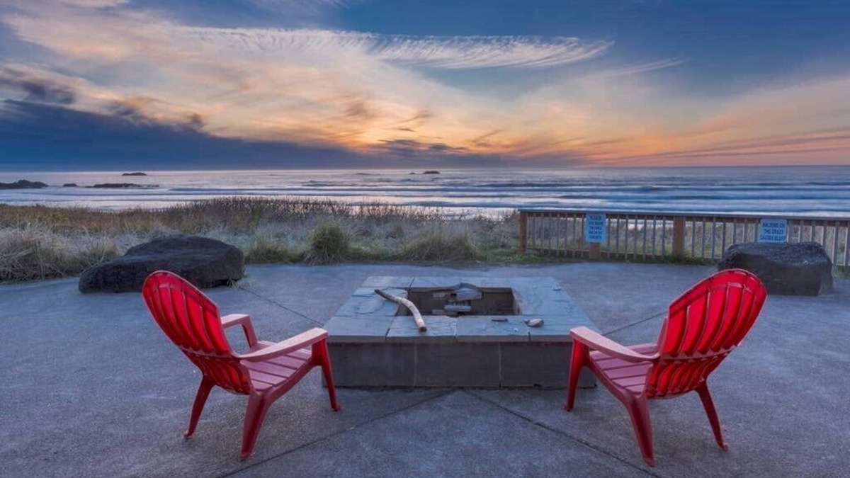 Seal Rock House | The Rock, Sleeps 12, WiFi, Oceanfront, Hot Tub, Theater Room, Private Beach Access, BBQ