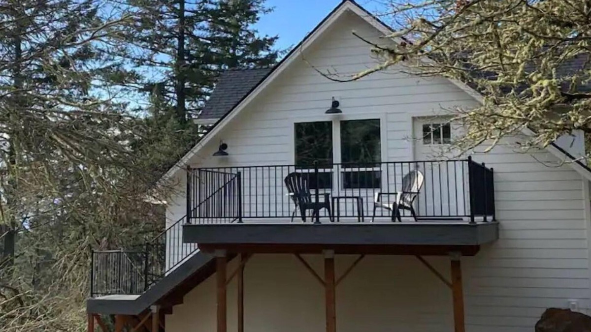 Silverton Apartment | The Rock Tree House - A place to unwind and renew.n