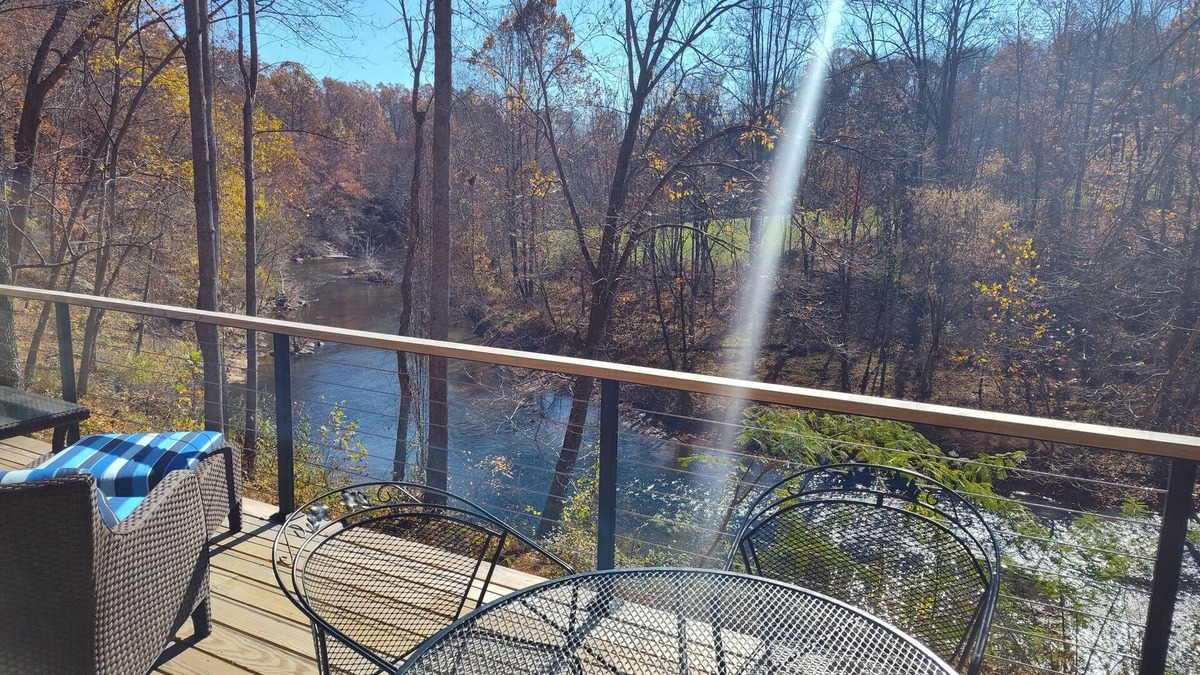 Faber Cabin | The Rockfish River Cabin,Private,River Sounds, Stunning views! 10 min to Rt 151!