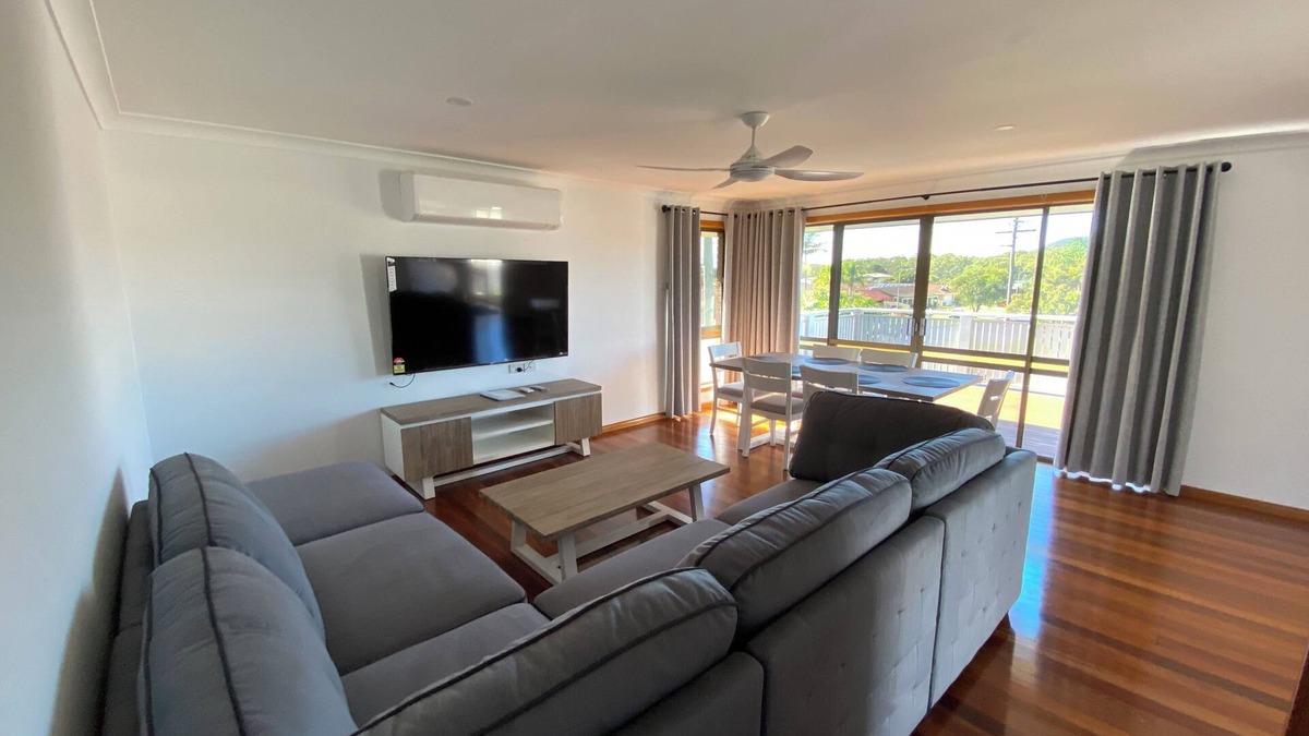 South West Rocks House | The Rocks Family entertainer, just 10-min walk to town & beach!