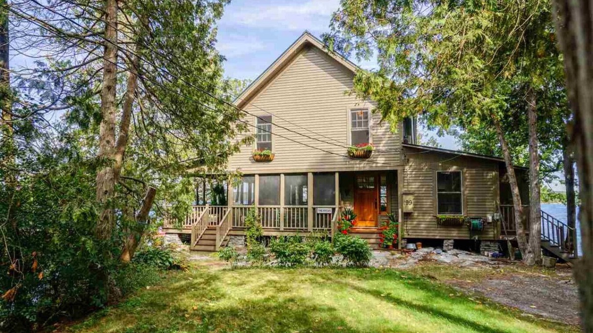 Moriah Center House | The Rocks on Long Point - Summer House on Lake Champlain