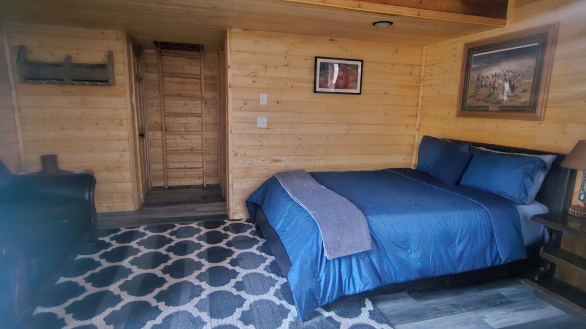 Apple Valley Cabin | The Rocky Mountain Mountain Cabin: Charming 2-bedroom cabin in Apple Valley