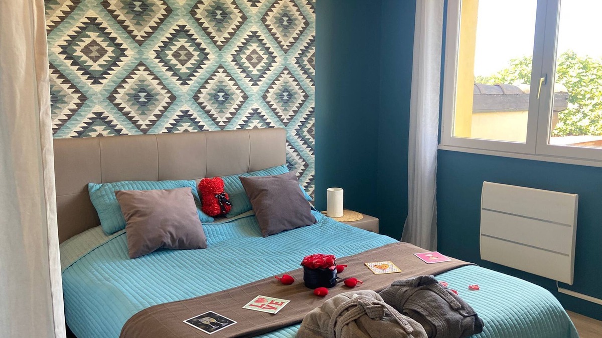Bayonne Bed & Breakfast | The room of SECRETS -N°1/3- option Relaxation area PRIVATE SPA and MASSAGE