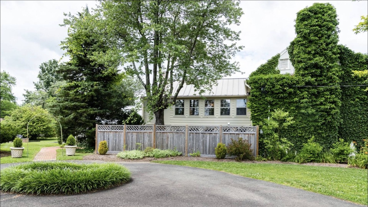 Marshall Bed & Breakfast | The Rooms Up There