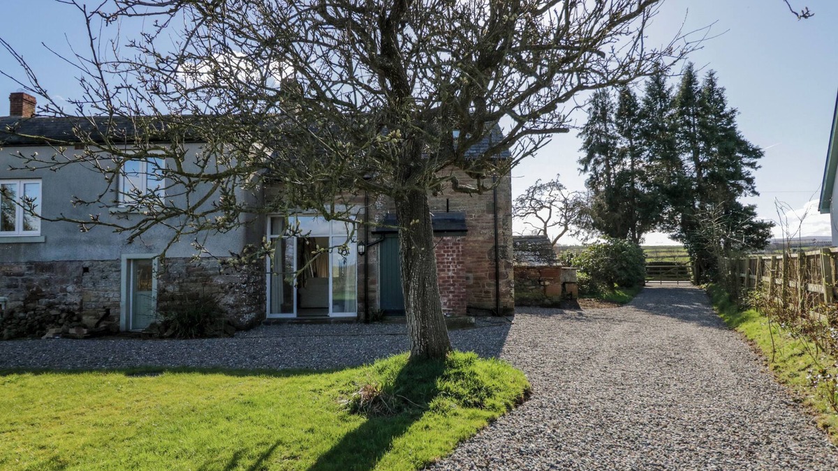 Welton Cottage | THE ROOST, family friendly, with a garden in Dalston