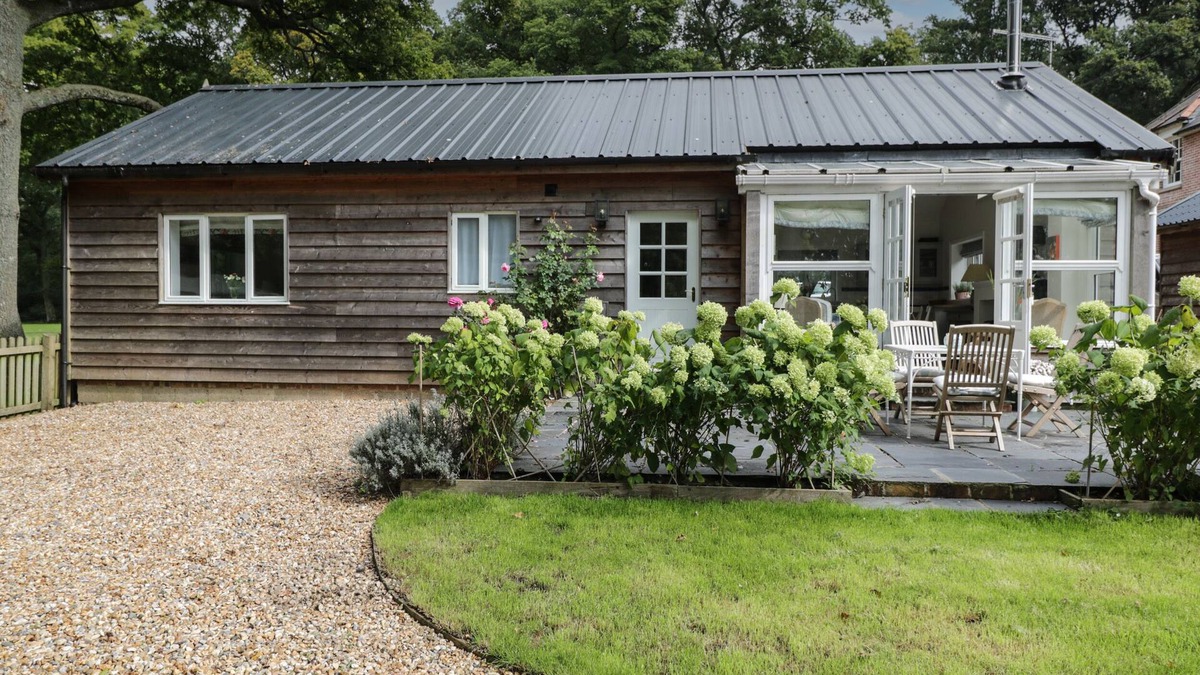 Alresford Cottage | THE ROOST, pet friendly, character holiday cottage in Alresford