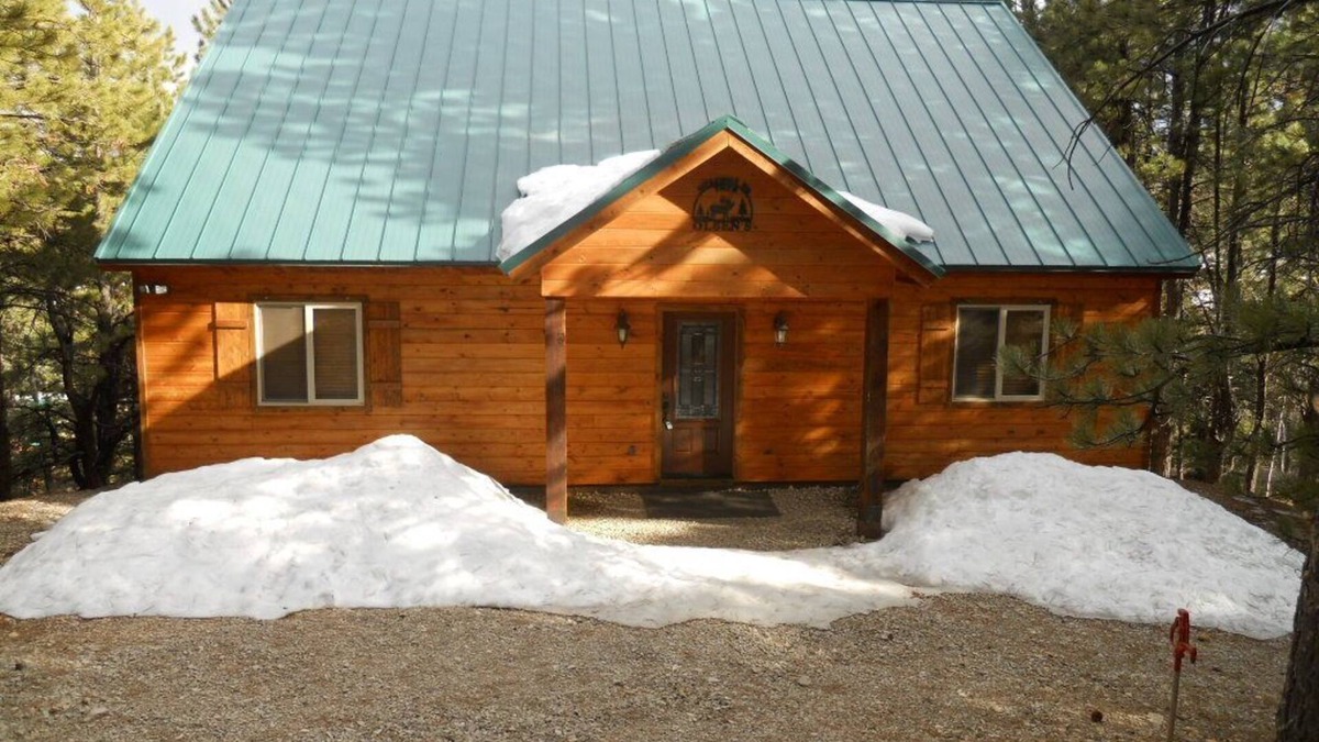 Duck Creek Village Cabin | The Root Beer Rendezvous. Luxury with a bit of whimsy. Not handicap accessible