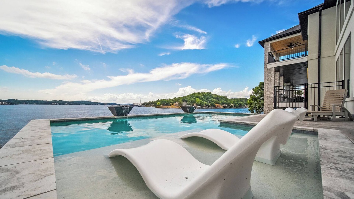 Lake Ozark House | The Rosco! Main Channel! Private Pool, Spa, Mini Golf, Gm Rm! Sleeps 32!