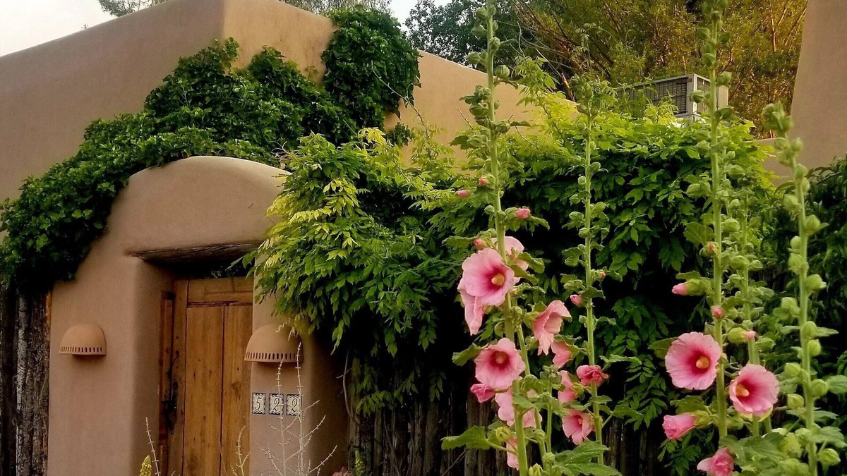 Santa Fe House | The Rose Casita of Santa fe - A Gorgeous Studio Casita.